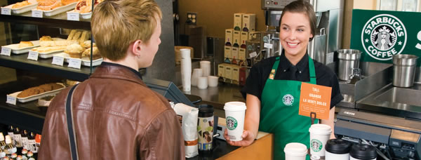 Официантка делает минет — так Starbucks привлекает новых клиентов