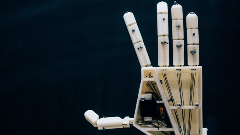 3D Yazıcıyla Üretilen Robot Kolu İşaret Diliyle Engelli Kişiler için