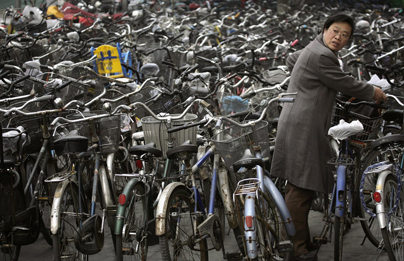 Normalde trafikten kaçmak için bisiklete binilir ama Çin'in bisiklet için bile trafiği var!