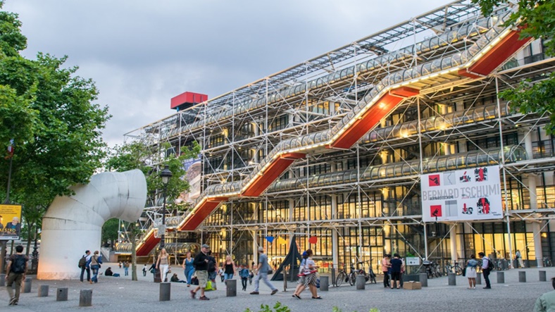 Paris'teki Pompidou Center tam bir postmodern şaheser