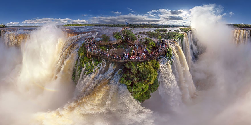Iguaza Şelalesi, Arjantin ve Brezilya sınırı