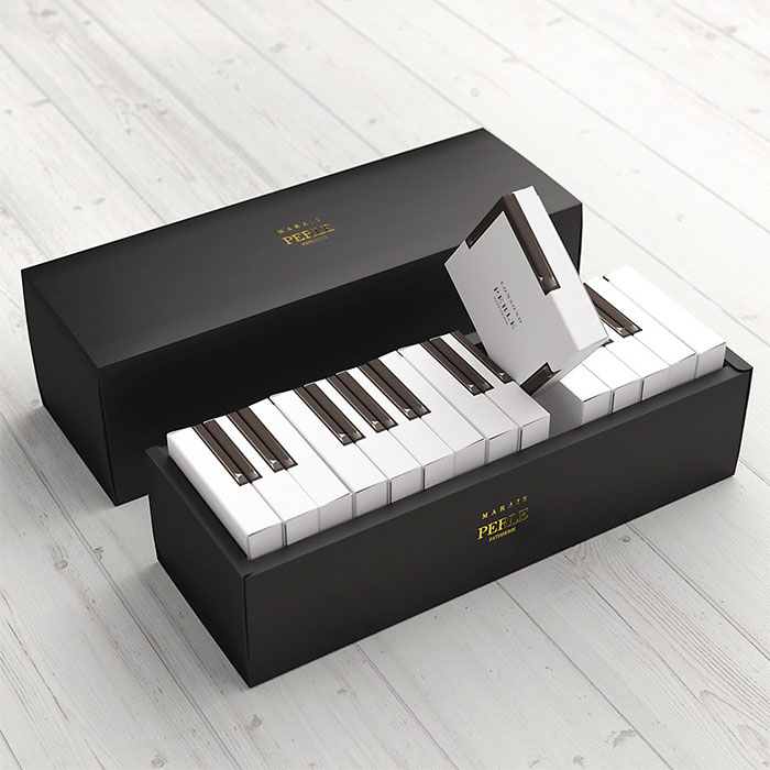 Piano şeklinde bir hediye paketi