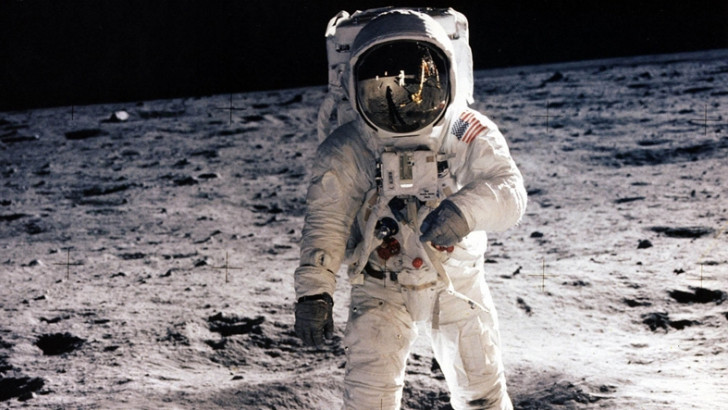 NASA'dan Yeni Sosyal Medya Kampanyası: Ay'a Düşseniz Yanınıza Ne Alırsınız?