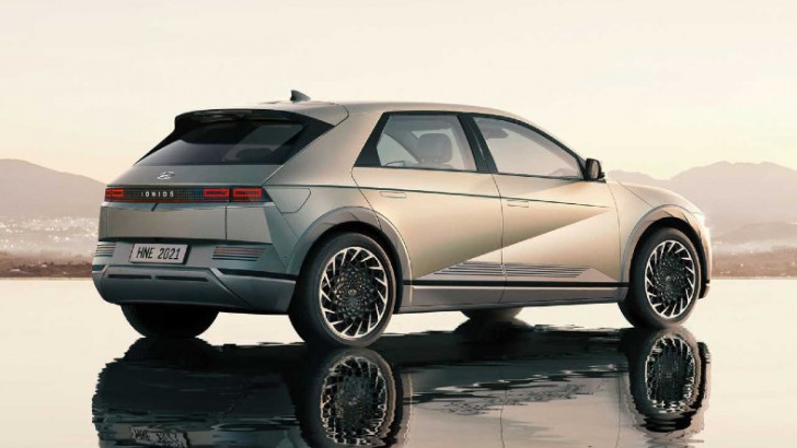 Hyundai, 480 km Menzile Sahip Yeni Elektrikli Otomobili Ioniq 5'i Tanıttı
