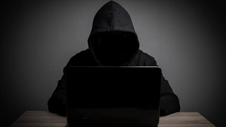Türk Hacker Sitesinde Beyin Yakan İlan: 10 Bin Peşin, 70 Bine Yakalama, Arama ve Yurt Dışı Çıkış Yasağı Kaldırılır