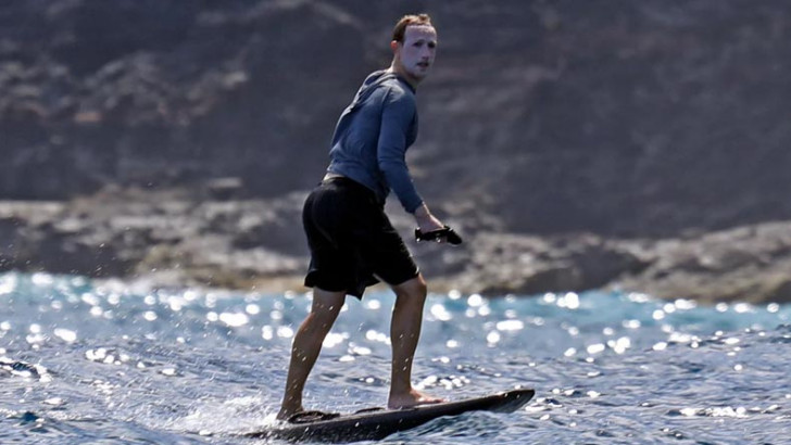 Mark Zuckerberg'in 'Meme' Haline Gelen Bembeyaz Yüzlü Fotoğrafı Özel Tasarım Oldu