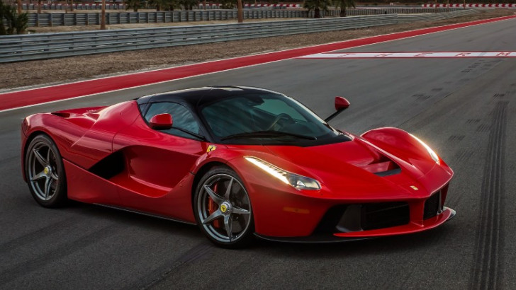 Ferrari ile İlgili 'Ferrari Benden Sorulur' Diyenlerin Bile Göz Atması Gereken 10 Bilgi