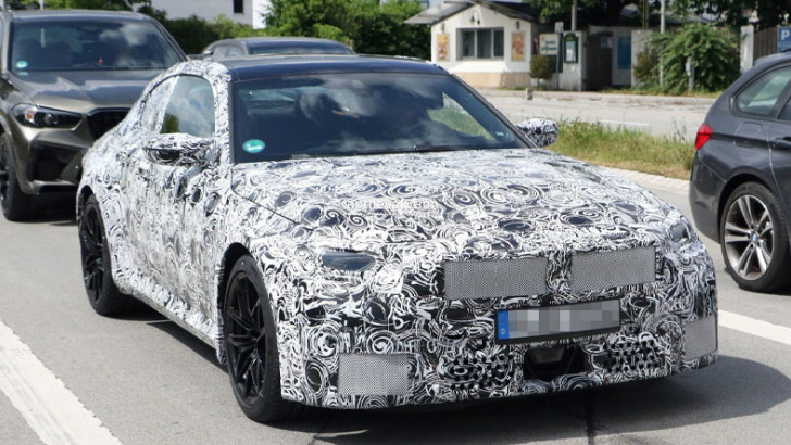 Giderek Büyüyen Izgara Artık Küçülüyor: 2023 Model BMW M2 Yollarda Görüntülendi