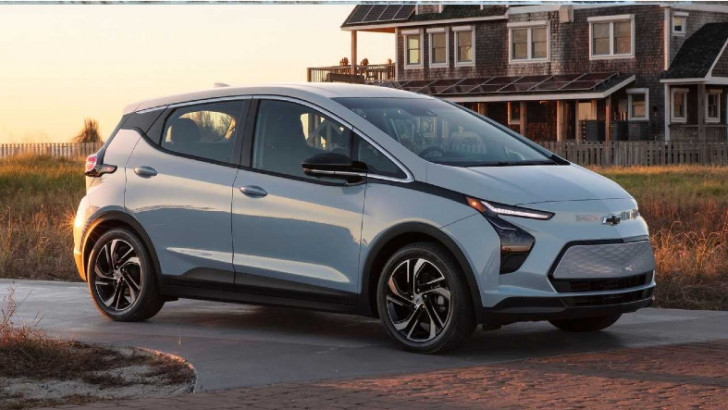 General Motors'tan Bolt Kullanıcılarına Şaka Gibi Tavsiye: Araçlarınızı Diğer Araçlardan En Az 15 Metre Uzağa Park Edin