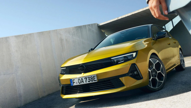 Hem Modern Tasarımı Hem de Keskin Hatlarıyla Karşımıza Çıkan 2022 Model Opel Astra'nın Dikkat Çeken Özellikleri ve Fiyat Listesi