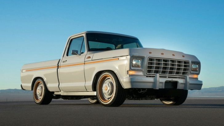 Ford, Neredeyse Tüm Amerikan Filmlerinde Yer Alan Külüstür Kamyonetinin 'Elektrikli' Versiyonunu Tanıttı