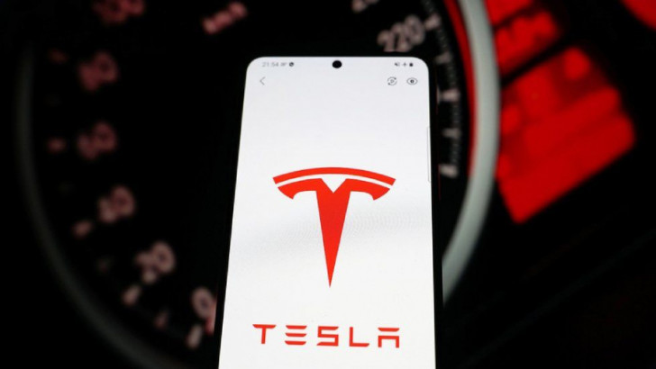 Tesla Otomobillerinin Kontrol Edildiği Uygulama Çöktü: Araç Sahipleri Dışarıda Kaldı