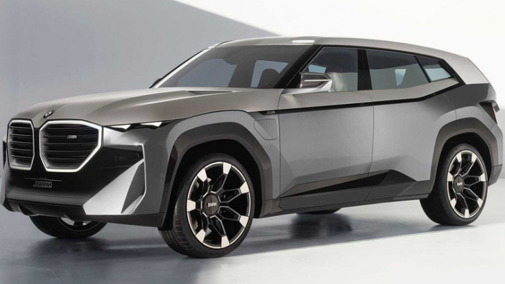 Gelecekten Günümüze Gelmiş Bir Tank Gibi... Hibrit Crossover BMW Concept XM Tanıtıldı