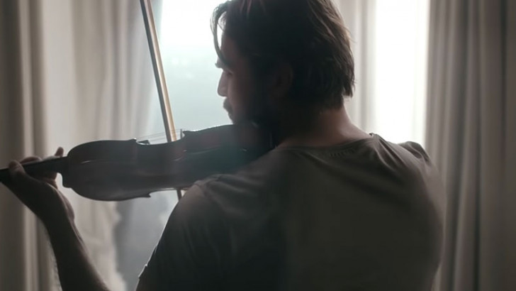 Engin Altan Düzyatan'ın Başrolde Olduğu Netflix Türkiye Yapımı 'Babamın Kemanı'ndan İlk Fragman Geldi