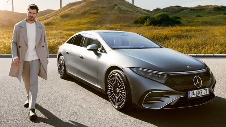 Kıvanç Tatlıtuğ'un İzledikçe Düşündüren Yeni Mercedes Reklamı Yayınlandı: İşte Sosyal Medyadan Gelen Tepkiler