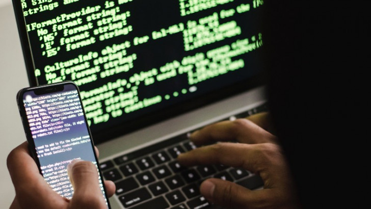 Hackerlar Şimdi de Kurumsal Şirketlerin Sitelerini Hedef Alıyor: Verileri Satmakla Tehdit Ediyorlar