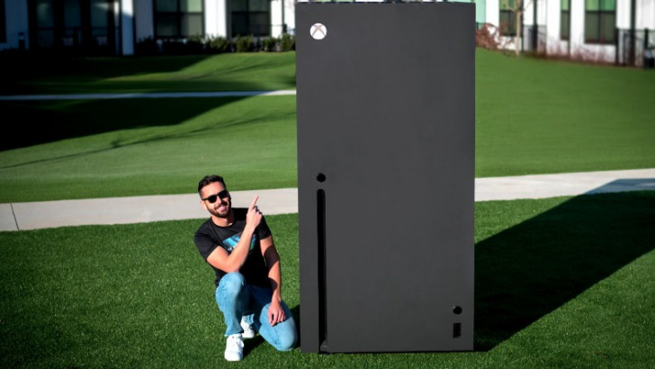 YouTuber, Dünyanın En Büyük 'Xbox Series X'ini İnşa Etti: Buzdolabı Boyutunda ve Gerçekten Çalışıyor! [Video]