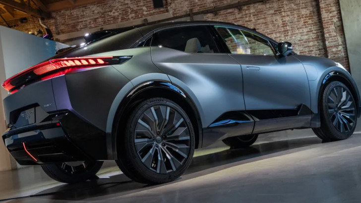 Kızgın Bir Pokemon Gibi Görünen Fütüristik Konsept Otomobil 'Toyota bZ Compact SUV' Tanıtıldı