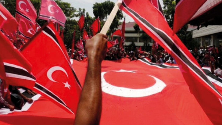 Türk Bayrağına Benzer Bayraklarla Dolaşan Endonezya'daki Açe Topluluğu: Aslında Gerçekten Bizle Bir İlgisi Var!