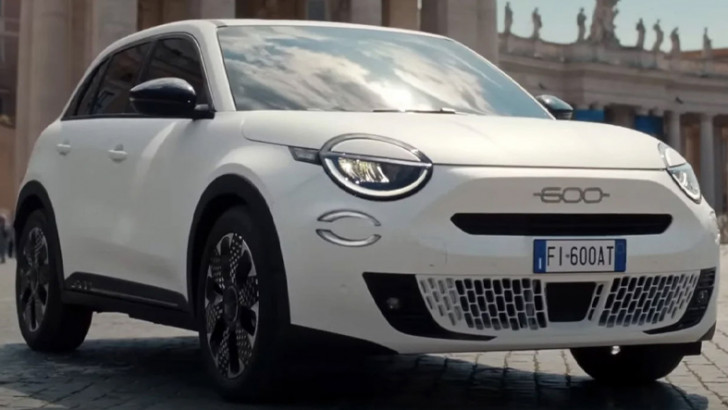 Fiat, Elektrikli Crossover Fiat 600'ün Tasarımını Resmen Paylaştı [Video]