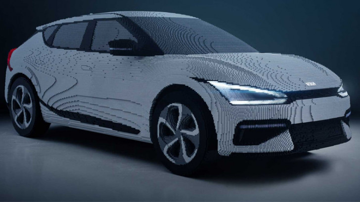 Yılın Otomobili Seçilen Kia EV6'nın 350 Bin Parçalık Tam Boy Lego Versiyonu Yapıldı [Video]