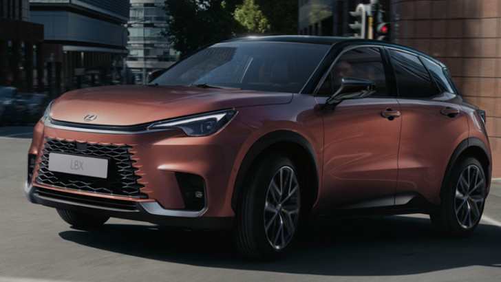 Lexus'un En Küçük Otomobili LBX, Türkiye'ye Geldi: İşte Fiyatı!