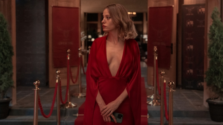 Başrolünde Serenay Sarıkaya'nın Olduğu Yeni Netflix Dizisi Kimler Geldi Kimler Geçti'den Fragman Geldi [Video]