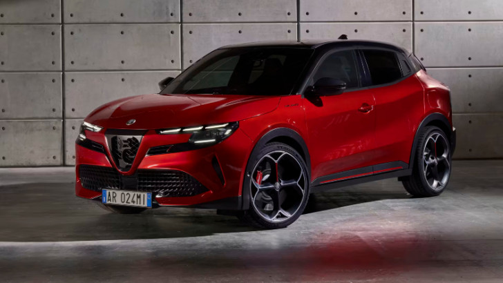 Alfa Romeo, Hükümetle Başı Belaya Girmesin Diye Yeni Otomobili Milano'nun İsmini Değiştirdi: İşte Yeni Adı