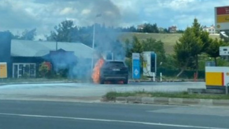 Gaziantep'te Bir Togg T10X, Şarj Olurken Kendi Kendine Yandı