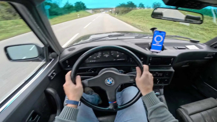 İlk Nesil BMW M5'in Yıllara Meydan Okuyan Motor Sesini Dinleyin!