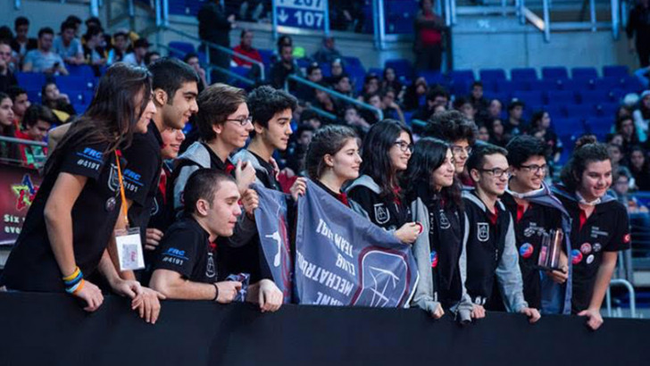Türkiye’nin İlk ve Tek Üstün Zekalılar Lisesi Olan TEVİTÖL, Küresel Robot Yarışlarında Ülkemizi Gururla Temsil Ediyor