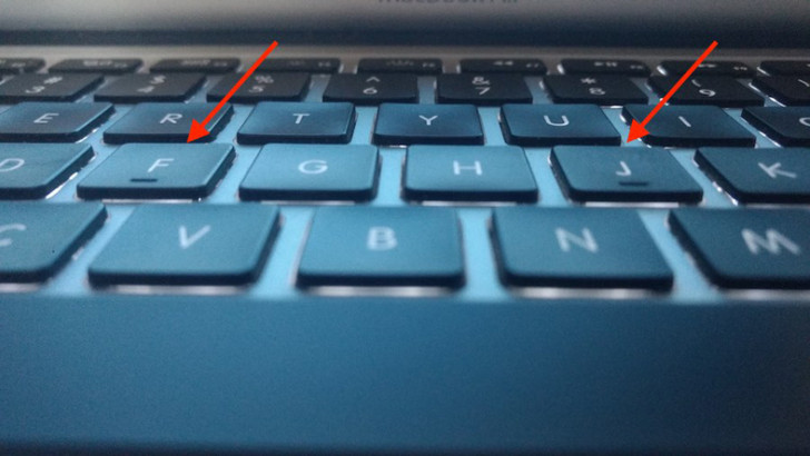 Klavyedeki 'F', 'J' ve '5' Tuşlarının Üzerindeki Çıkıntılar Ne Anlama Geliyor?
