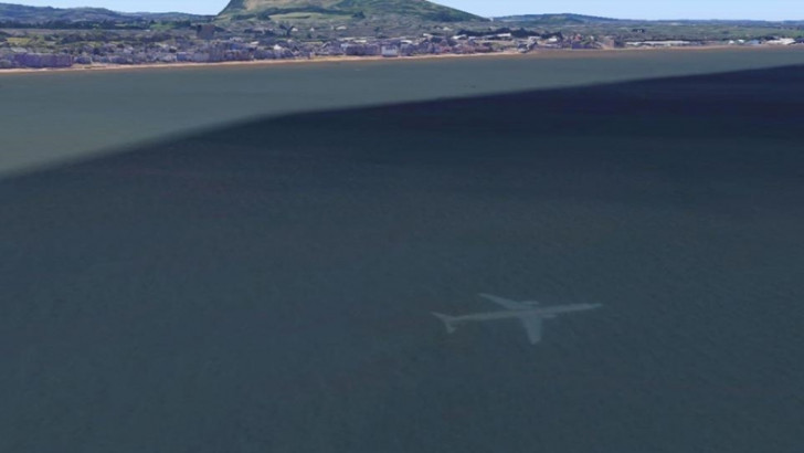 Google Earth'te Görünen Gizemli Uçak Batığı Herkesi Şaşırttı