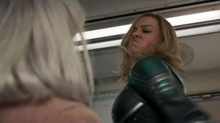 Captain Marvel’in Yaşlı Kadına Yumruk Atmasının Sebebi İkinci Fragmanda Ortaya Çıktı