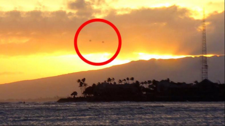 New York Semalarında UFO Olduğu İddia Edilen Uçan Bir Cisim Görüntülendi