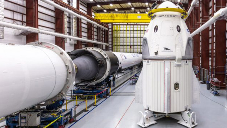 SpaceX, Dragon II Kapsülünün Mürettebatlı Uçuşunu Önümüzdeki Ay Gerçekleştirecek