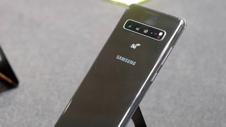 Samsung Galaxy S10 5G'nin İçinde Gizemli Bir Konektör Keşfedildi