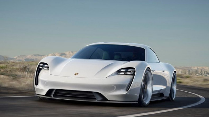 Porsche Taycan’ın Nürburgring Pist Rekorunu Kırdığı Video