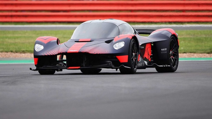 1160 Beygirlik Aston Martin Valkyrie, İlk Kez Yakından Görüntülendi (Video)