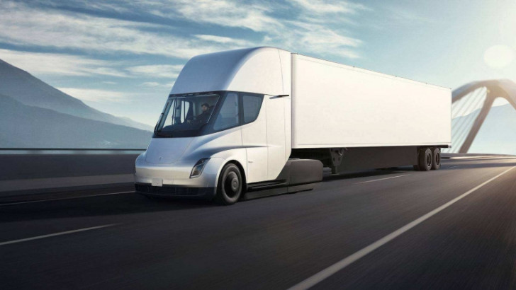 Tesla, İlk Elektrikli Kamyonu Semi'nin Üretim Tarihini Açıkladı