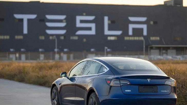Tesla'nın Diğer Otomobil Firmaları Gibi Reklam Yapmaması Tartışma Konusu Oldu