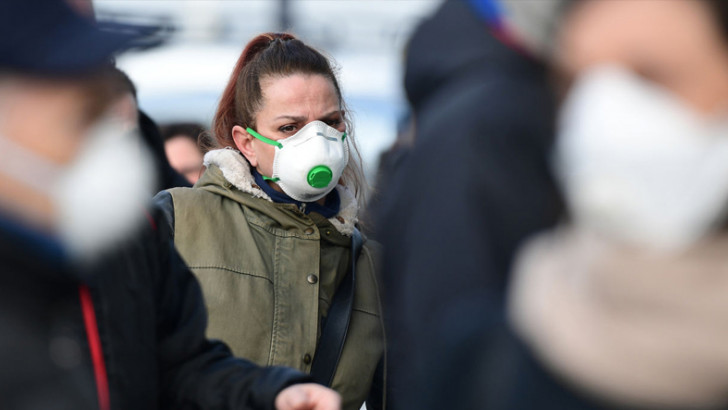 Maske Kullanımının COVID-19'un Yayılmasını Nasıl Önlediğini Gösteren Simülasyon