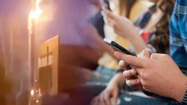 Salgın Nedeniyle 5G Kulelerinin Yakıldığı İngiltere'den Bir Sosyal Medya Düzenlemesi Gelebilir