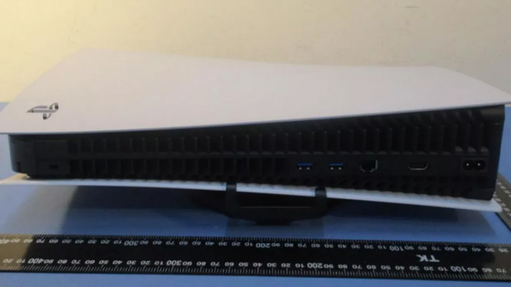 PlayStation 5'in Boyutlarını Gösteren Fotoğraflar Ortaya Çıktı