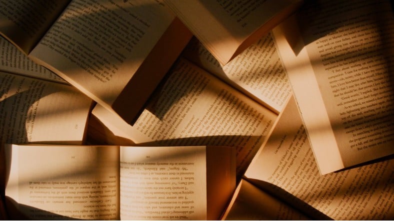 Amazon’da Uygun Fiyatlara Satılan, Türk Edebiyat Tarihine Geçmiş 9 Kitap Tavsiyesi