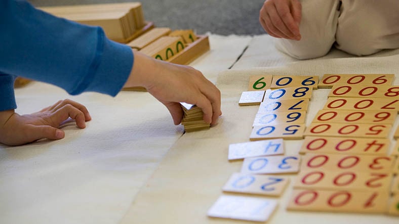 Çocuğunuzun Kendi Seçimlerini Yapıp Başarılı Olmasını Sağlayan Montessori Eğitimi Nedir?