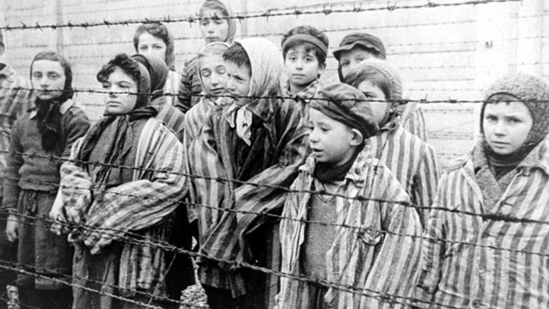 Tarihin En Ürkütücü ‘İnsan’ Deneyleri: Nazi Doktoru Mengele’nin İkizler Deneyi [+18]