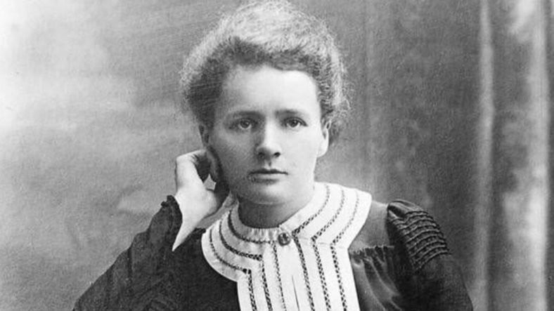 Yaptığı Çalışmalarla Nobel Ödülünü Kazanan İlk Kadın Olan ve Radyum Elementinin Kâşifi Marie Curie Kimdir?