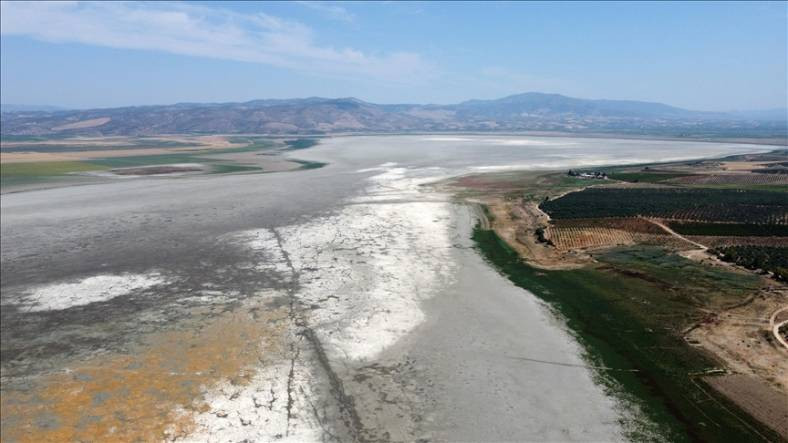 marmara-golu-kuruma-noktasina-geldi-1629030855.jpg