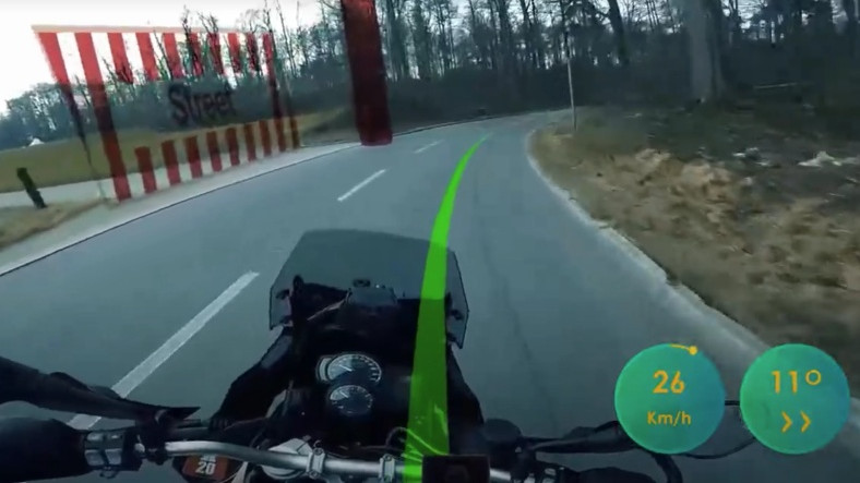 Oyunlardaki Uyarı Çizgilerini 3D Olarak Gerçek Dünyaya Taşıyan Motosiklet Kaskı [Video]